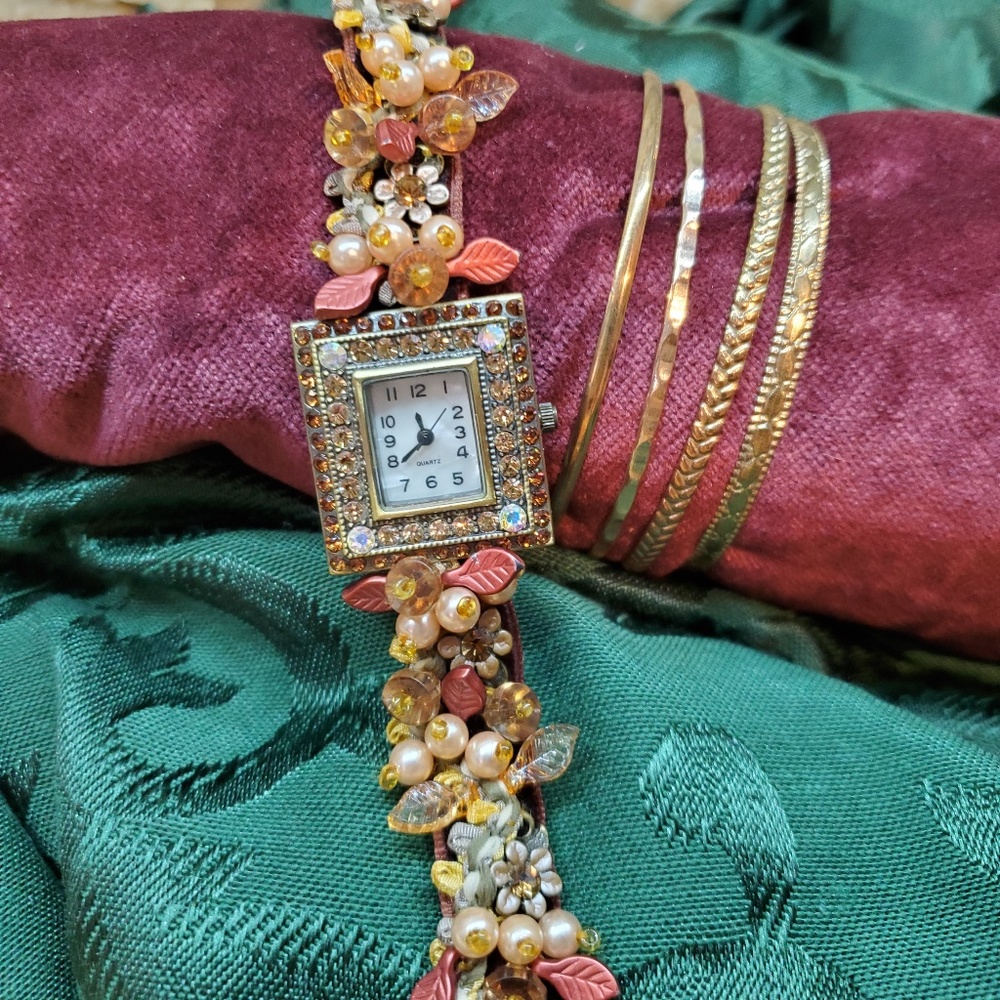 VINTAGE ART DECO WATCH & 4 Bangles Copper Tones